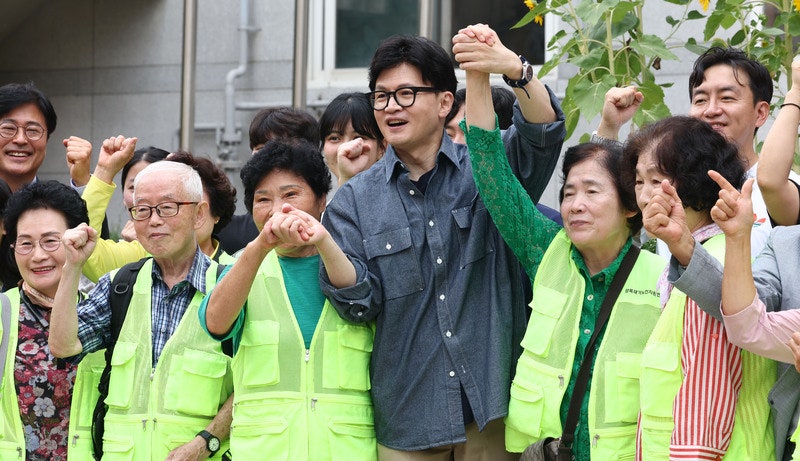 <b>한동훈</b>, 오늘도 의료계와 <b>대화</b>…"<b>대화</b> 말고 다른 <b>해결책</b> 없어"
