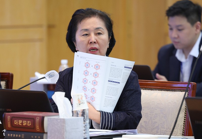 검찰, <b>김영선</b> 전 의원·<b>명태균 압수수색</b>…정치자금법 위반 혐의