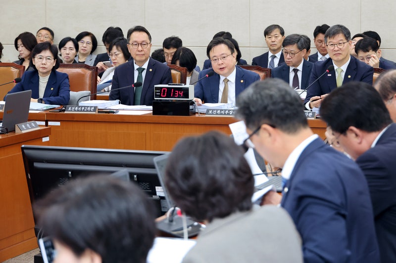 <b>이재명</b> '<b>헬기</b> 특혜' 논란 놓고 여야 고성