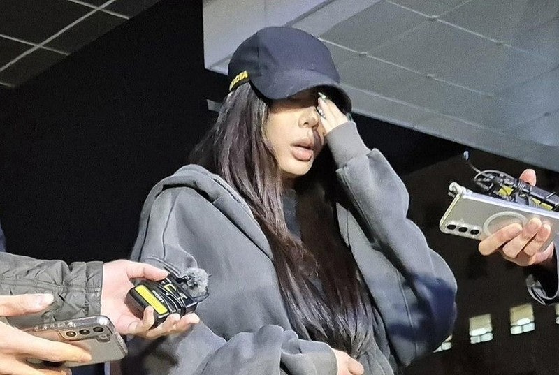 '일행 팬 <b>폭행</b> 논란' <b>제시</b>, 소속사와 계약 종료…"<b>제시</b> <b>요청</b>"