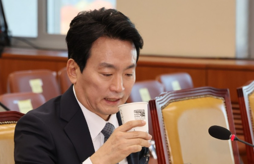 <b>박장범</b> "'파우치' 표현은 팩트이자 상품명"