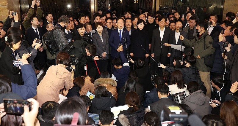 <b>민주</b>, <b>감사원장</b>·검사 탄핵 유보…"원내 전략 원점으로"