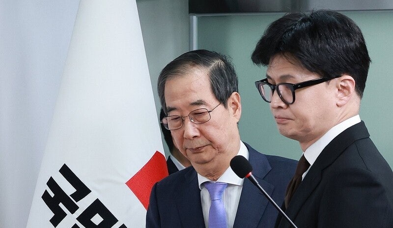 한동훈 "당 대표, <b>국정</b> 권한 행사할 수 없다…<b>총리</b>와 협의하겠다는 것"