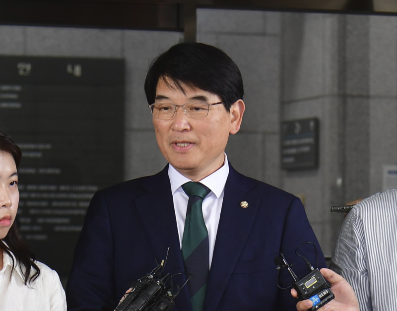 <b>보좌관 성추행</b> 혐의 박완주 전 의원, 징역 1년에 법정구속
