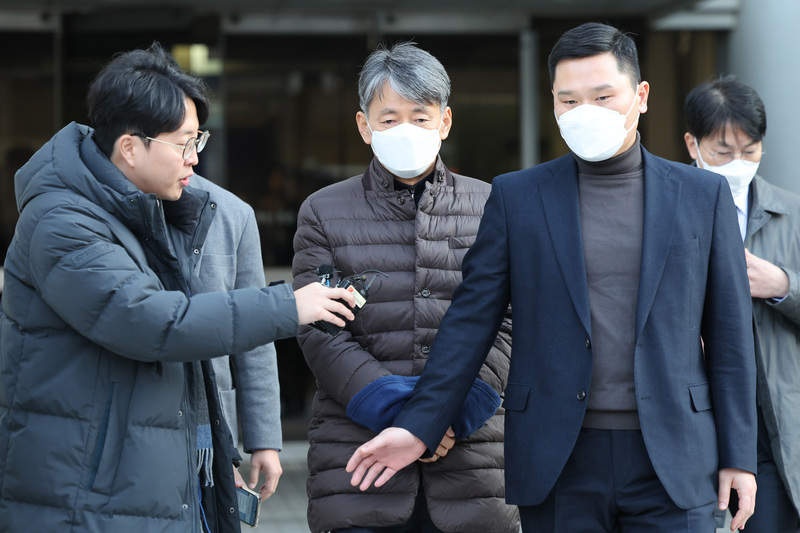 ↑ 12·3 비상계엄 사태 관련 내란 혐의를 받는 조지호 경찰청장이 지난 13일 오후 서울중앙지법에서 열린 구속 전 피의자 심문(영장실질심사)을 마친 후 법정을 나서고 있다. / 사진=연합뉴스