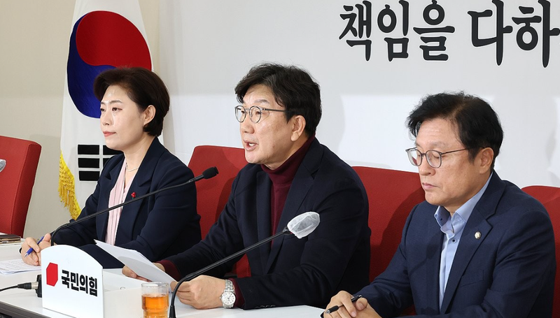 <b>권성동</b> "칼 들이대고 인질극"…'한덕수 탄핵 추진' 민주당 비판