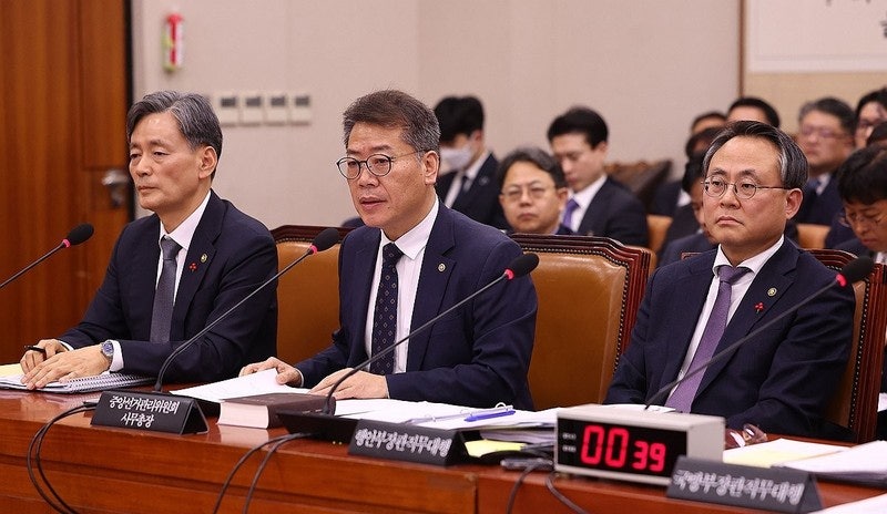 <b>선관위</b> "'<b>이재명</b> 비판' <b>현수막</b> 게시 불허 결정 보류"
