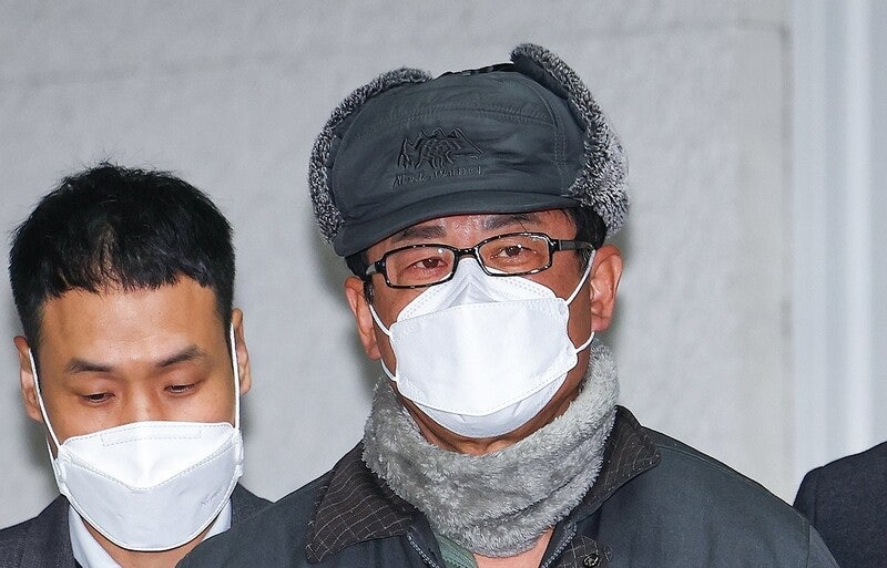 '김용현 비선·계엄모의' <b>노상원</b> 전 <b>정보사령관 송치</b>