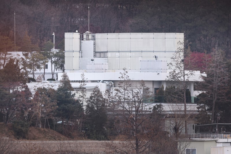 윤 측 "<b>체포영장</b> 집행 150명, 신원확인 정보공개청구"