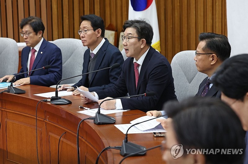 국민의힘 "<b>전공의</b> 현장 <b>복귀</b> 시급…<b>수련특례</b>·입영 연기 필요"