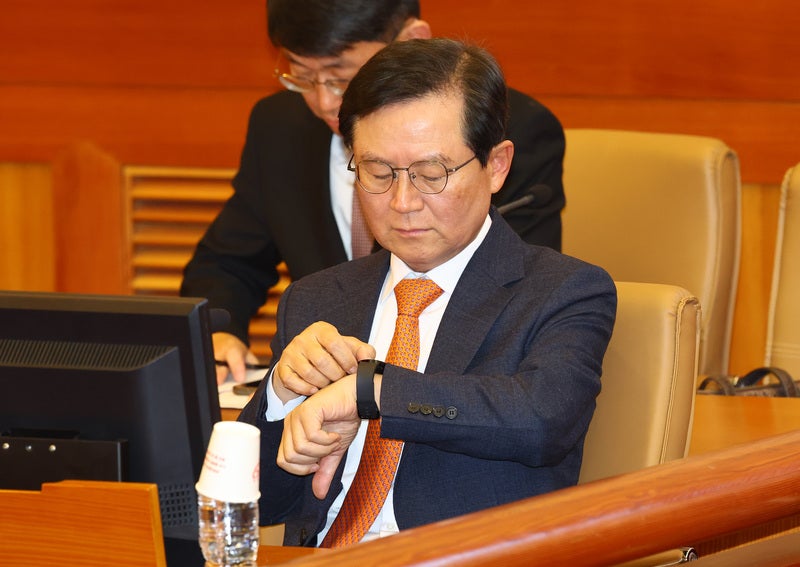 윤 변호인단, <b>공수처장</b>·<b>국수본부장 내란 혐의</b>로 <b>고발</b>