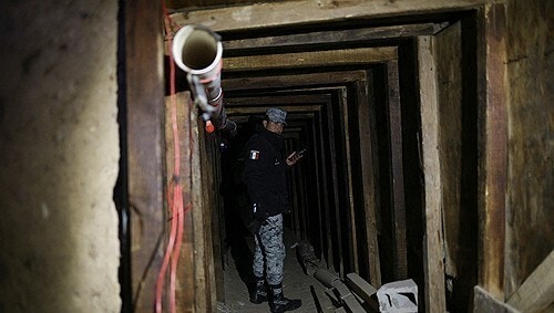 <b>트럼프 취임</b> 하루 전, <b>멕시코</b> "미국과 이어지는 <b>땅굴</b> 폐쇄될 것"