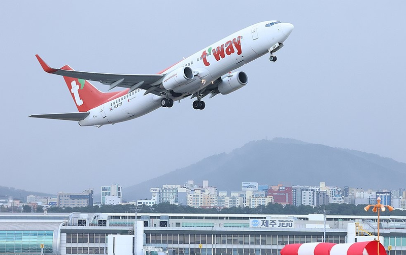 오전에만 제주공항 국내선 33편 결항…폭설·기습<b>한파</b> 탓