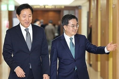 <b>김동연</b>, '윤 <b>외교</b> 옳았다' <b>오세훈</b> 비판…"내란 세력 옹호"