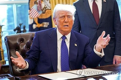 '<b>4월</b> 2일 <b>자동차 관세</b>' 예고한 <b>트럼프</b>…K-<b>자동차</b> '비상'
