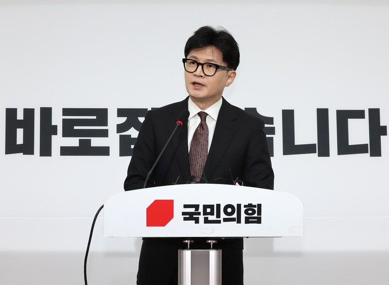 <b>한동훈</b> "<b>이재명</b>, 행정부 장악시 유죄 막으려 <b>계엄</b>할 수도…가장 위험한...