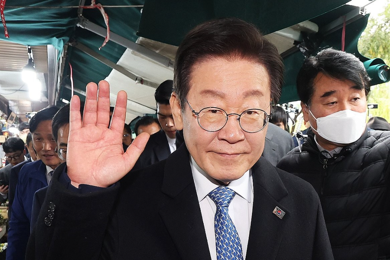 <b>이재명</b> '법카 유용' 사건, 내달 8일 첫 재판…기소 4개월만