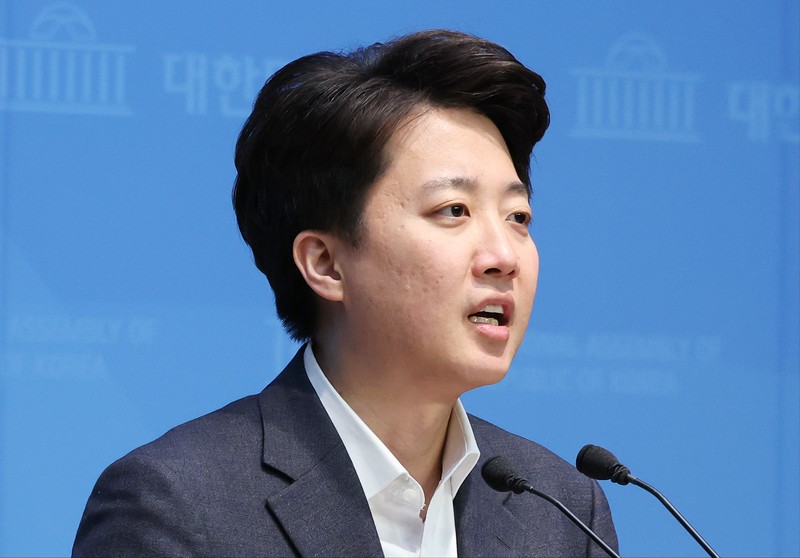 <b>이준석</b>, <b>공수처 폐지법</b> 발의…"민주당 반성하고 책임져야"