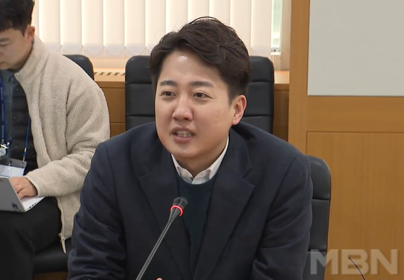 <b>이준석</b> "윤 <b>탄핵</b> 안 되면 박근혜 펄쩍 뛸 것"