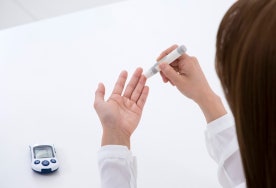 발 차갑고 시린 증상 당뇨인…작은 상처에도 발 절단 위험