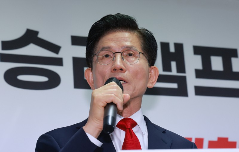 <b>김문수</b> "지도부, 한덕수와 <b>강제단일화</b> 손 떼라"…11일 전 <b>단일화</b> 일축