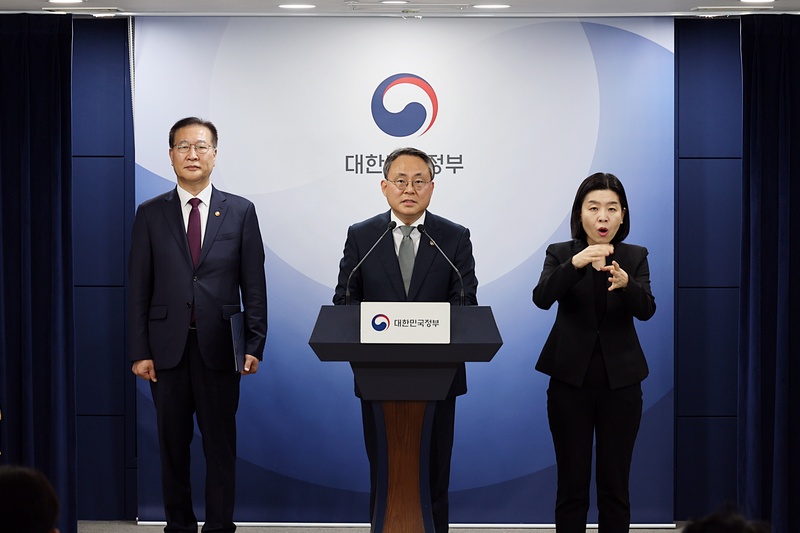 12일 오전 박성재 법무부 장관과 고기동 행정안전부 장관 직무대행이 대국민 담화문을 발표했다 (행정안전부 제공)