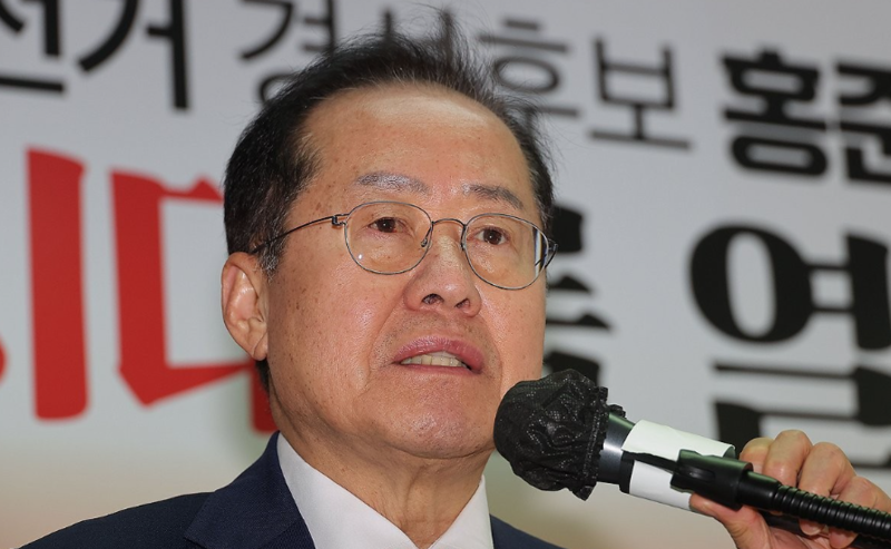 정계 은퇴 선언 기자회견하는 홍준표 전 대구시장 / 사진=연합뉴스