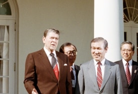 미 대통령은 타국 대선 후보를 만나지 않는다