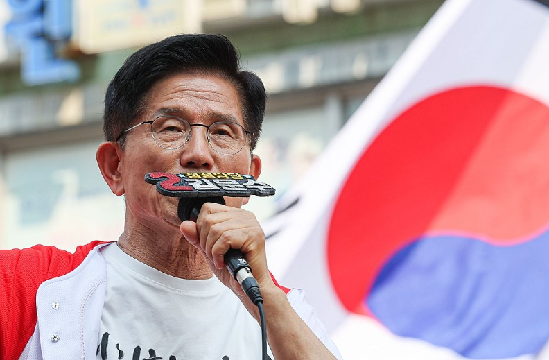 <b>김문수</b>, '<b>리박스쿨 연관</b>' 민주 공세에 "전혀 모르는 일"