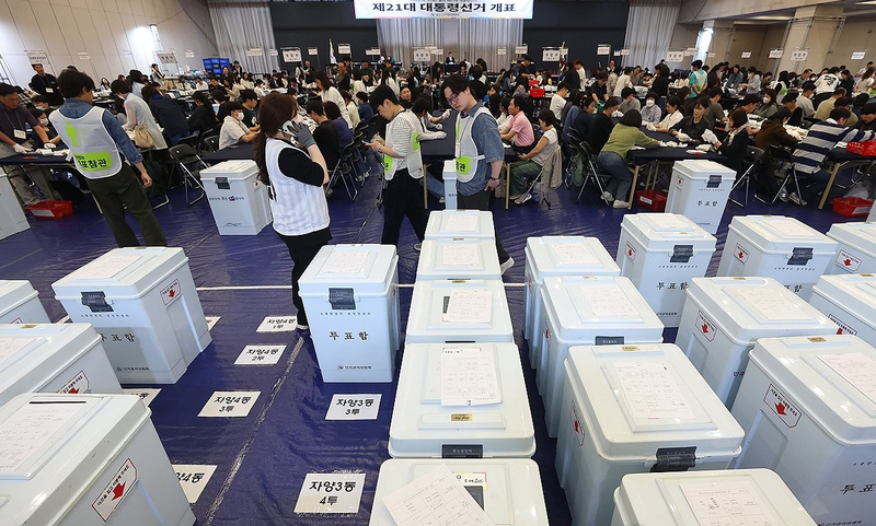 <b>21대 대선</b> 최종 투표율 79.4% 잠정 집계…1997년 이후 최고
