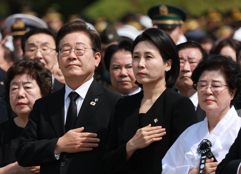 이 대통령, <b>현충일 추념식</b> 참석…"숭고한 정신 계승해 국민통합"