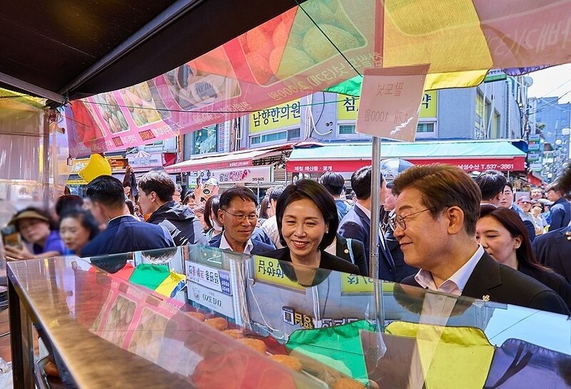 "관저에 아무것도 없다"…<b>이재명</b> 대통령이 재래시장 방문한 이유