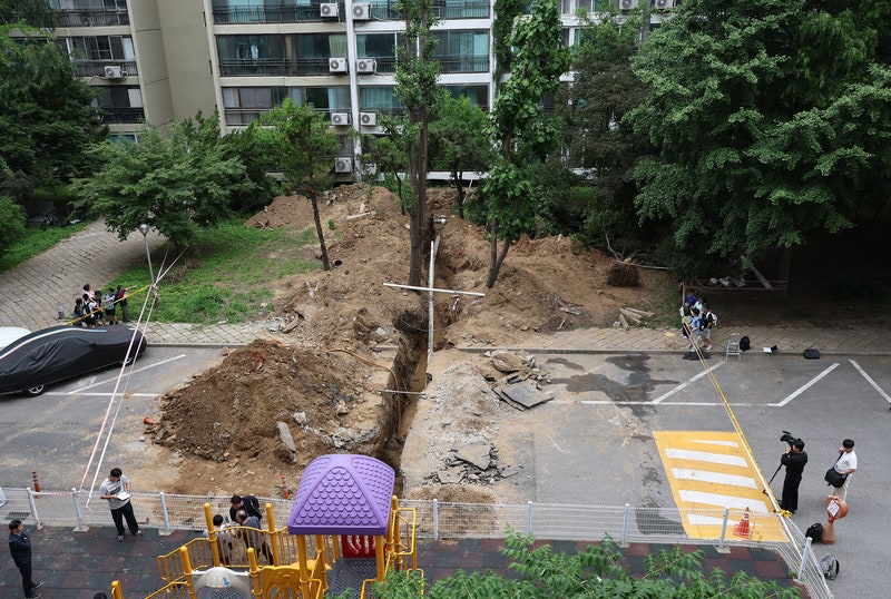 강남 <b>은마아파트</b> 공사장서 작업자 2명 <b>매몰</b>…1명 심정지
