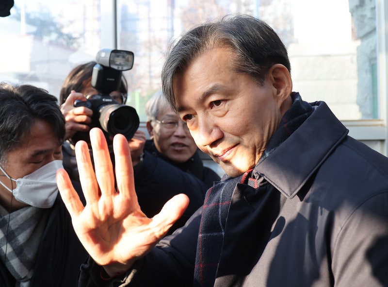 <b>조국</b>, 서울대 <b>교수직 해임 취소소송</b> 취하…"어차피 안 돌아가"