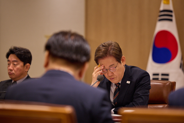 이재명 대통령이 9일 서울 용산 대통령실 청사에서 열린 비상경제점검 2차 태스크포스(TF)회의를 하고 있다. / 사진 = 연합뉴스