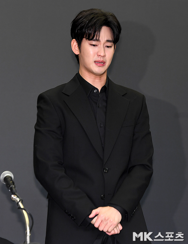 “명백한 <b>무고</b>”…<b>김수현</b> 측, <b>故김새론 유족</b>·가세연 추가 고소