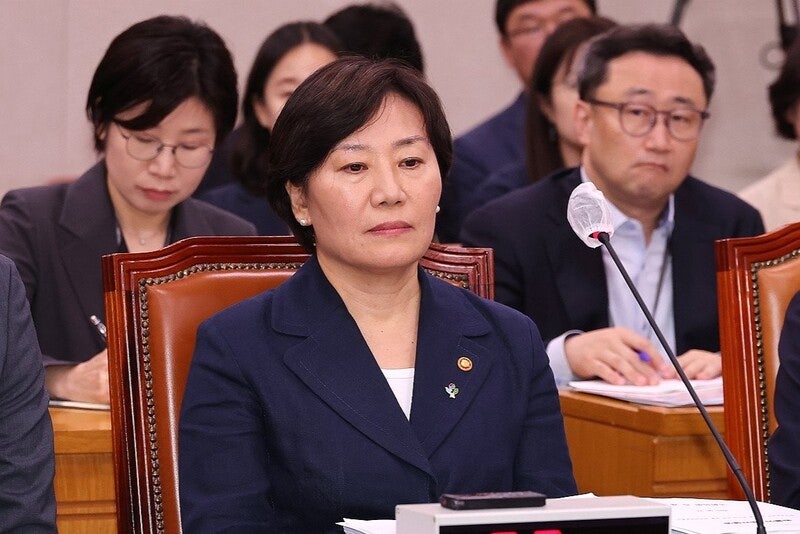 "계엄선포 방관한 장관"…'윤 정부 <b>유임</b>' <b>송미령</b> 저격한 안철수