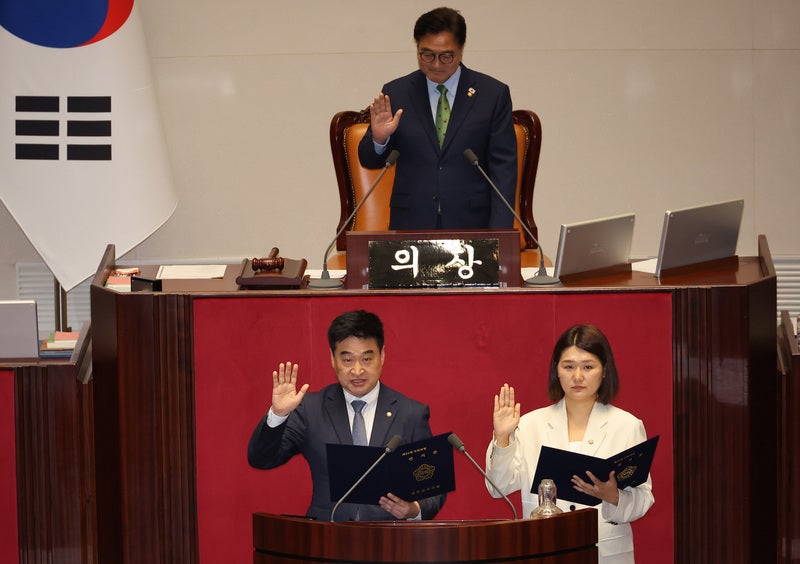 제22대 '최연소 <b>의원</b>' <b>손솔</b>…"'젓가락' <b>이준석</b> 빨리 <b>징계</b>해야"