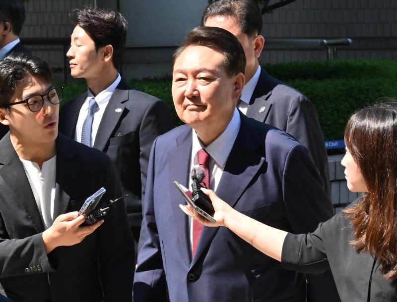 <b>내란특검</b> "윤석열, <b>현관 출입</b>해야…지하주차장 다 차단"