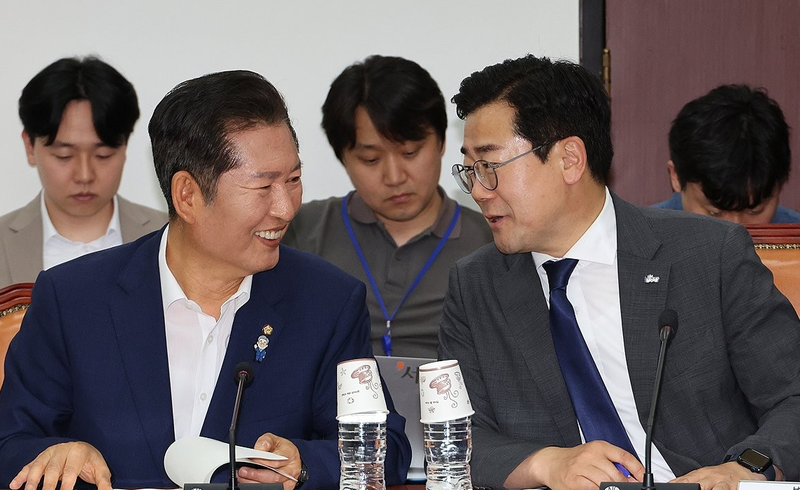 정청래 32% <b>박찬대</b> 28%…민주당 8월 전대 앞두고 접전 [한국갤럽]