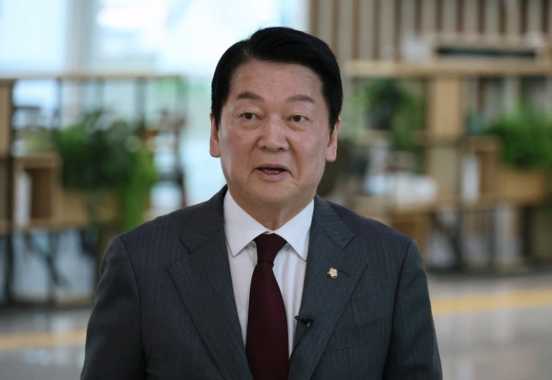 <b>안철수</b>, <b>당 대표</b> 도전 선언…"윤석열 부부와 완전 절연"
