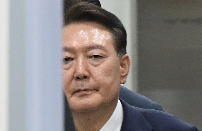 윤 측 "박근혜·이명박도 방문조사…강제<b>인치</b> 고집 망신주기"