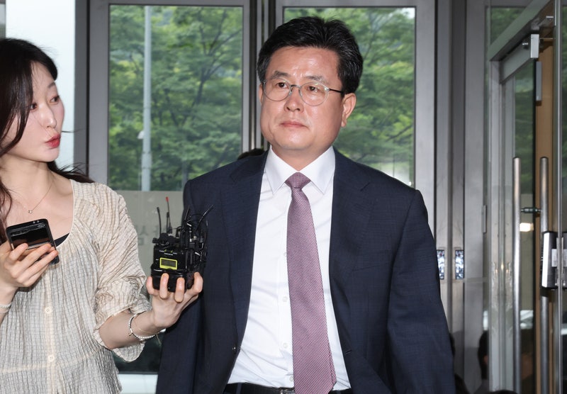 <b>강의구</b> 전 부속실장, 해병<b>특검</b> 출석…'윤석열 격노' 질문에 침묵