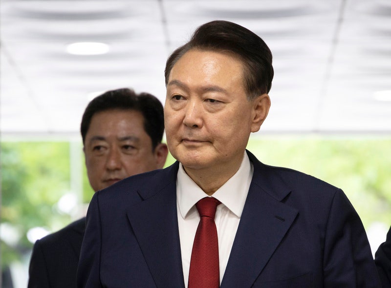 <b>윤석열</b>, "계단 오르기도 힘들어"… <b>내란 재판</b> 또 <b>불출석</b>