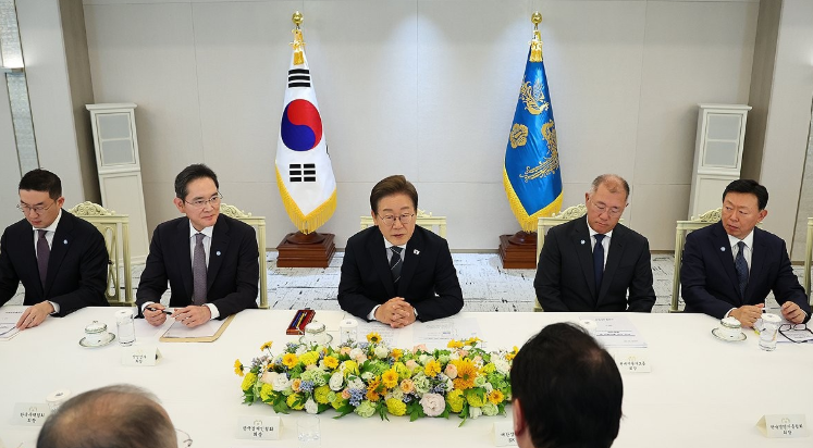 이 <b>대통령</b>, <b>정의선</b>·<b>구광모</b> 회장과 잇달아 만찬…투자·통상 의견 청취