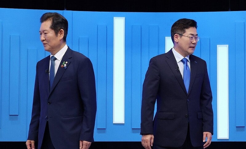 정청래 "당겨야"vs<b>박찬대</b> "<b>중단</b>해야"…폭우에 경선일정 신경전