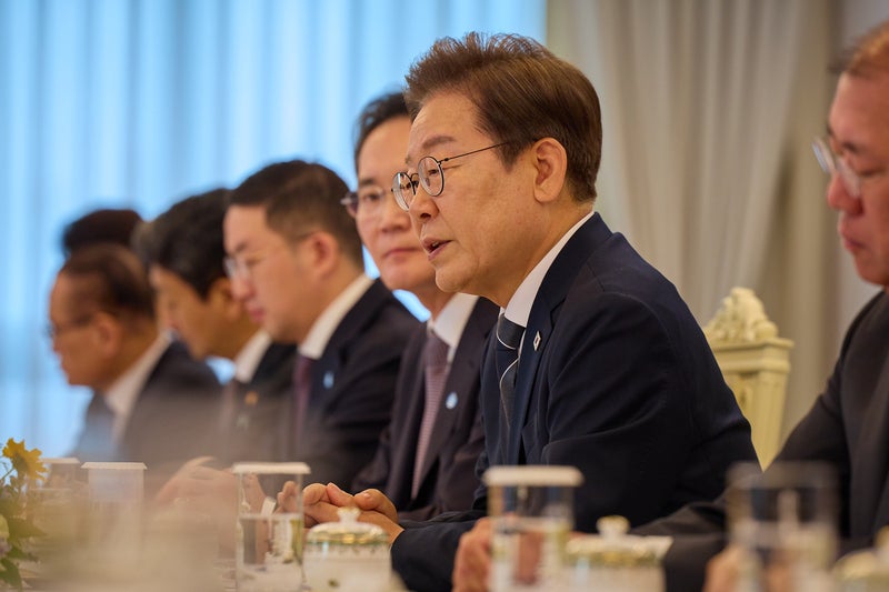 이 <b>대통령</b>, 미일 순방 앞두고 재계 총수들과 간담회