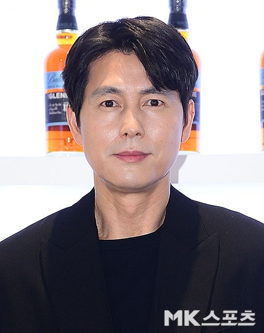 ‘사생활 이슈’ <b>정우성</b>, 부산 간다…<b>부일영화상</b> 핸드프린팅 참석