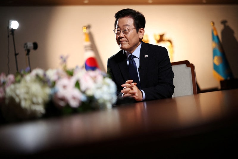 이 대통령 "통화 스와프 없이 미 <b>요구</b> 수용 시 <b>금융위기</b> 올 것"