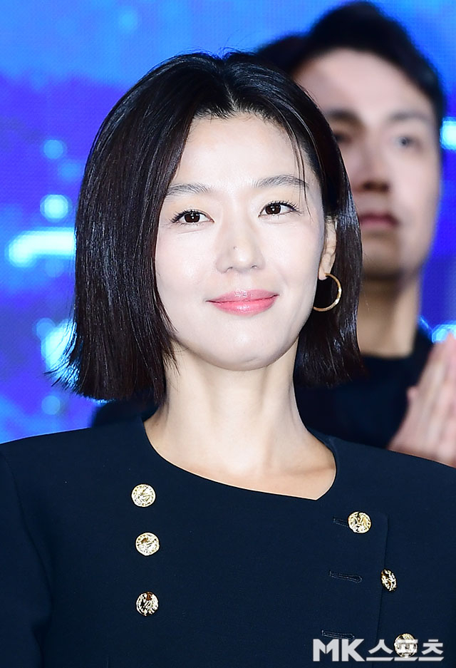 ‘북극성’ <b>혐중 논란</b> 탓 광고 취소? <b>전지현</b> 측 “사실무근”